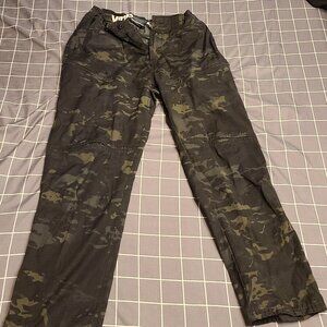 Viktos Contractor SF Multicam Black plants